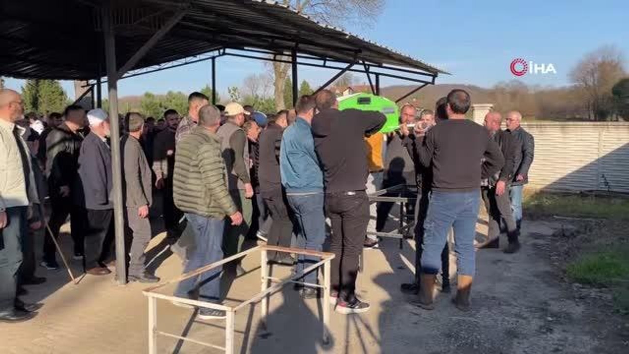 Doğalgazdan zehirlenerek hayatını kaybeden aile defnedildi