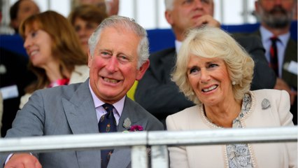 Descargar video: VOICI : Camilla Parker Bowles : ce système secret que la reine consort a mis au point pour communiquer avec Charles