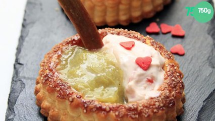 Tarte à la rhubarbe vanillée, crème de mascarpone à la fraise