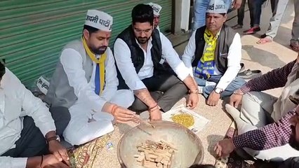 कानपुर देहात में आग से जलकर हुई दो महिलाओ की मौत पर आम आदमी पार्टी ने किया बुलडोजर आहुति यज्ञ