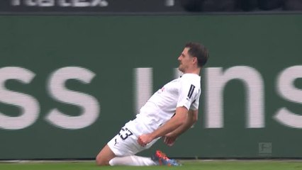 Bayern lose five-goal thriller after early Upamecano red