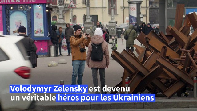Ukraine : Zelensky est vu comme un héros par les Ukrainiens