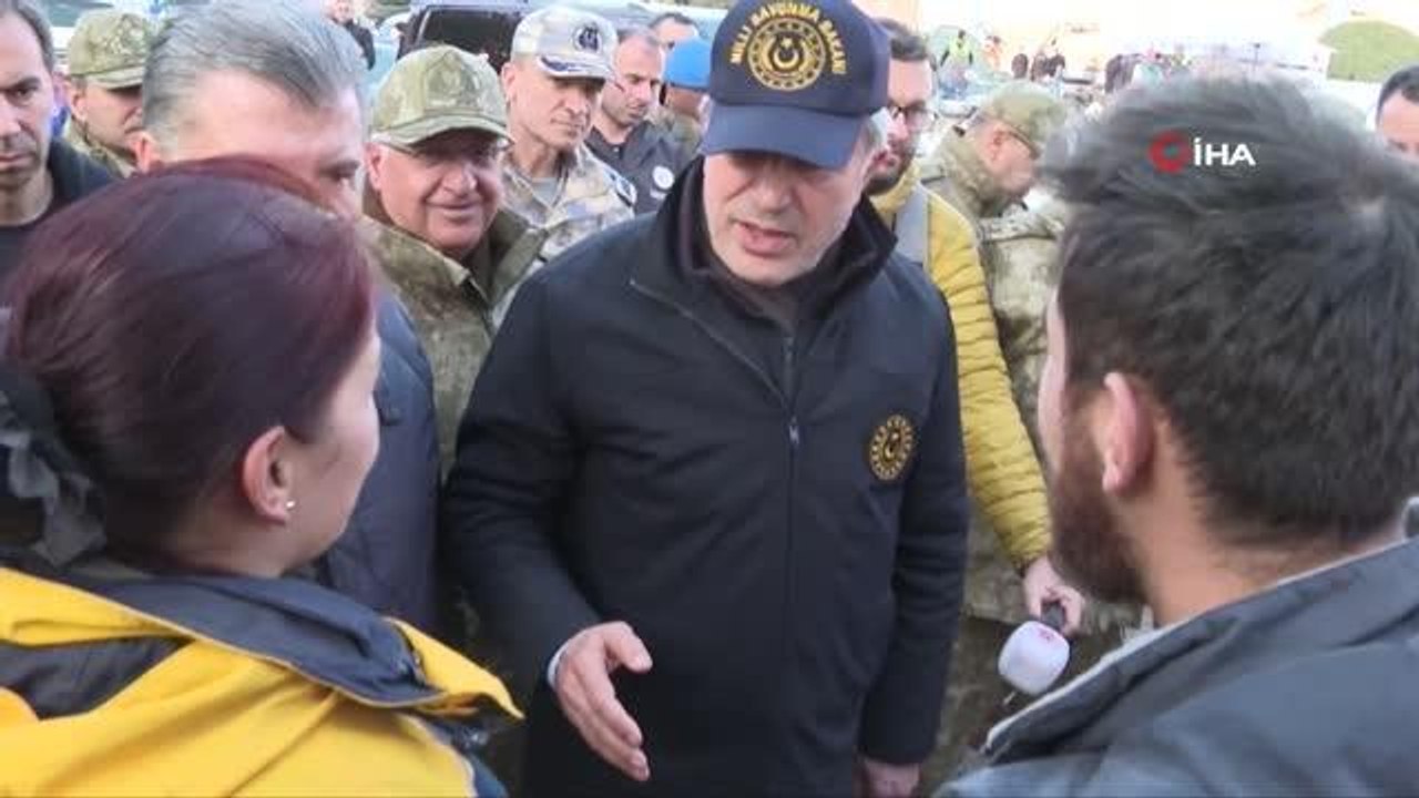 Bakanlar Akar ile Koca, Antakya ve Altınözü'ndeki çalışmaları inceledi, depremzedelerle bir araya geldi