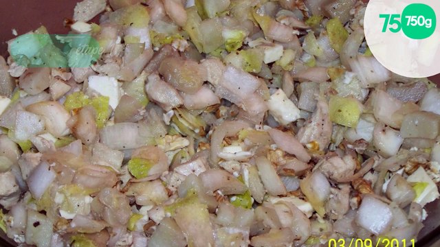 Salade d'endives aux pommes de terres, poulet, tomme de Savoie et noix