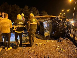 SİİRT'TE OTOMOBİL ŞARAMPOLE DEVRİLDİ 5 YARALI
