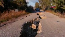 Hatay'da yarıkların oluştuğu 3 kilometrelik yol çöktü
