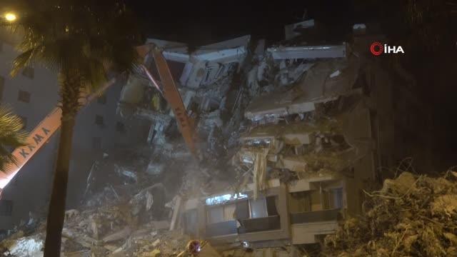 Hatay'da arama-kurtarma çalışmaları tamamlanan binalar birer birer yıkılıyor