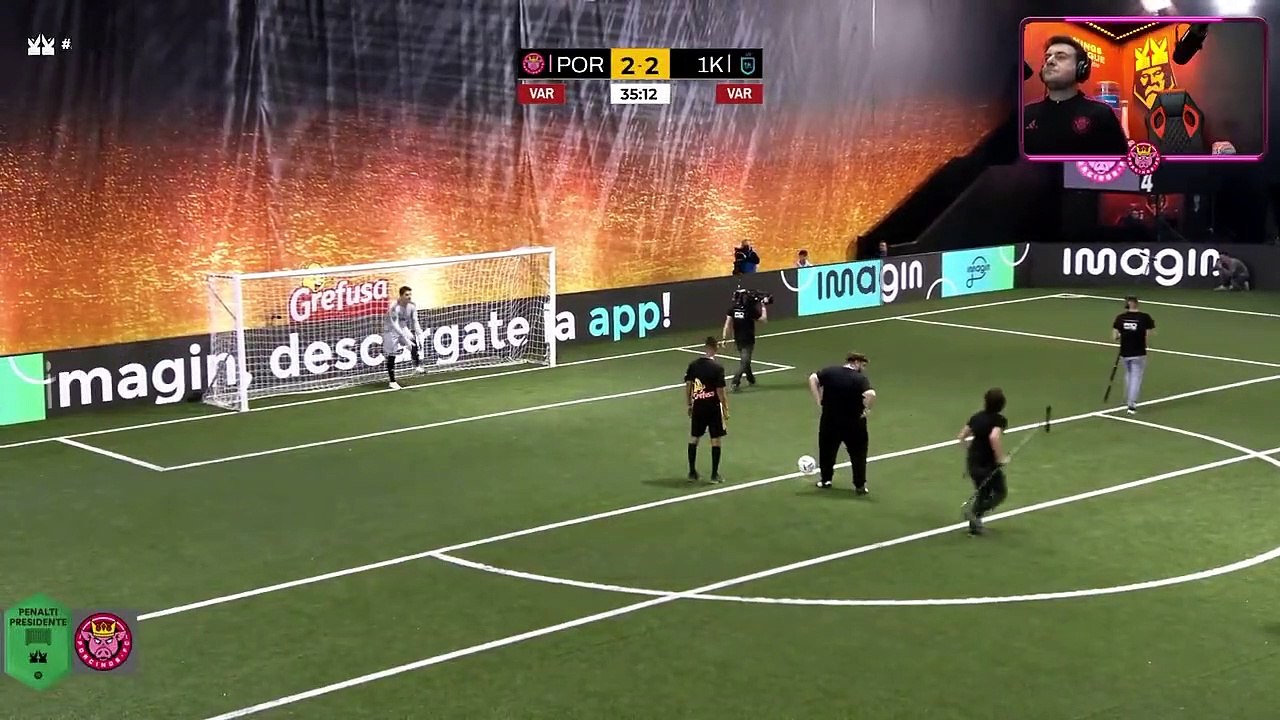 Lanzamiento de penalti de Ibai a Iker Casillas