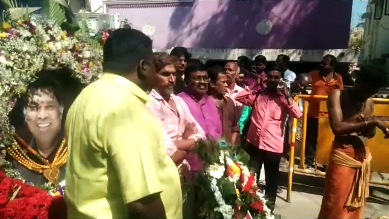 சிவ வாத்தியங்கள் முழங்க... நடிகர் மயில்சாமியின் இறுதி ஊர்வலம் - கலங்கவைக்கும் வீடியோ இதோ