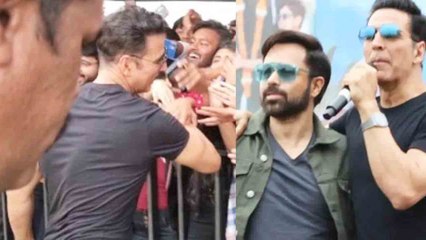 Akshay Kumar के बॉडीगार्ड ने Fan को दिया धक्का, Actor को अच्छी नहीं लगी बात, लगाया फैन को गले