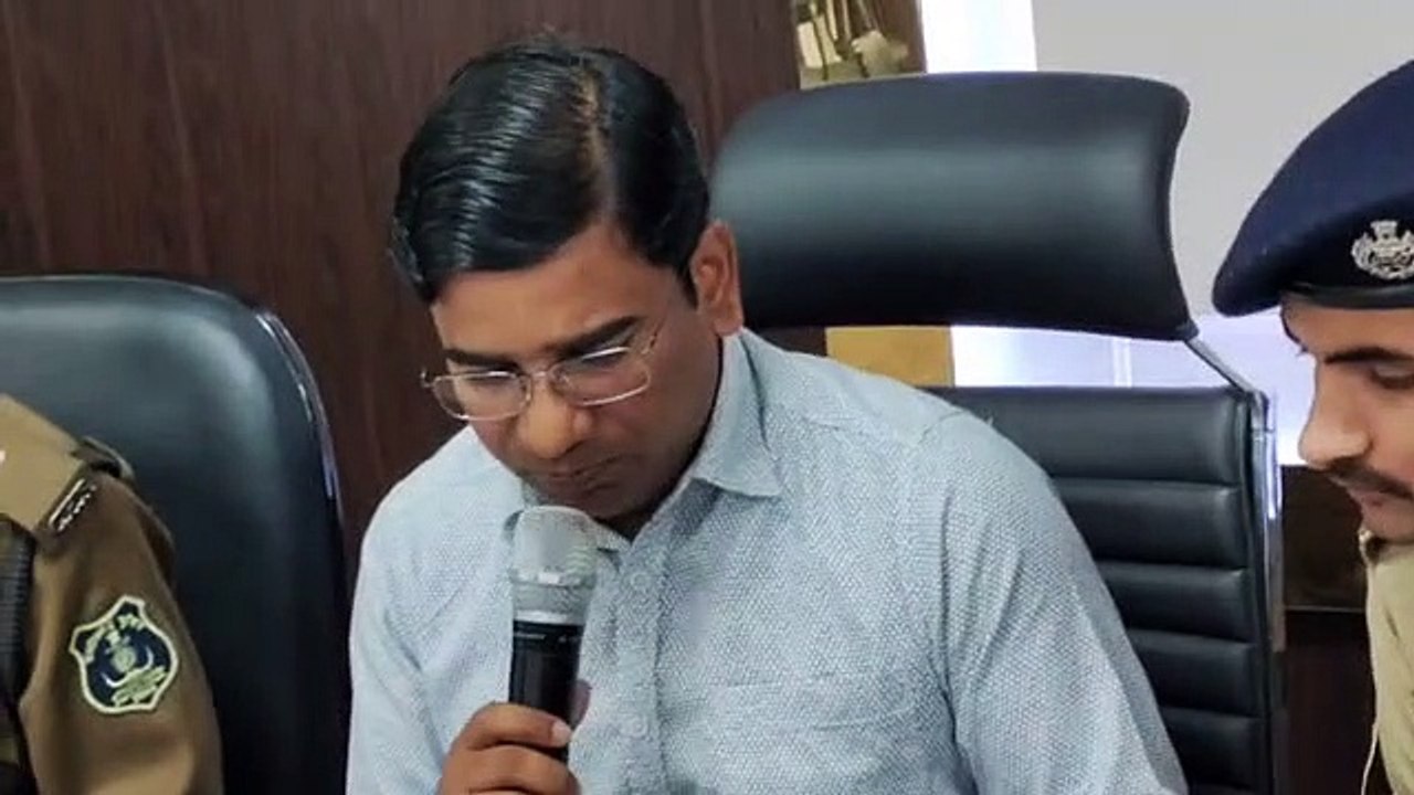 Mother was also a participant in son's black act, son used to steal, mother used to work to hide jewelry