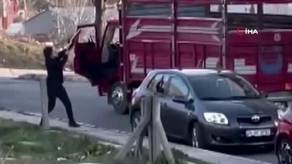 Beylikdüzü'nde dehşet anları kamerada: Ateş açtığı pompalı tüfeği kafasına dayadı