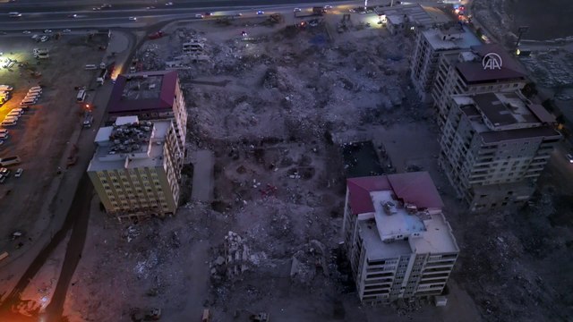 Kahramanmaraş’ta enkaz kaldırma çalışmaları başladı