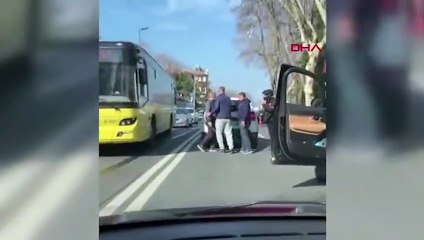 Trafikte dehşet! Tartıştığı motosikletlilere baltayla saldırdı