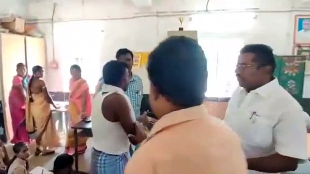 பள்ளி மாணவிகள் உயிரிழந்த விவகாரம்; பெற்றோரின் காலில் விழுந்த தலைமை ஆசிரியை