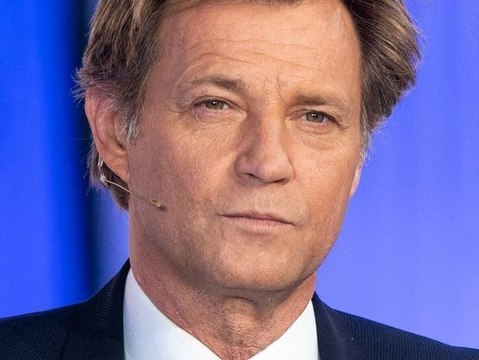 Laurent Delahousse : en pleine interview sur le plateau de 20h30, le dimanche , son invité Hugh Jackman se jette sur une tarte tatin