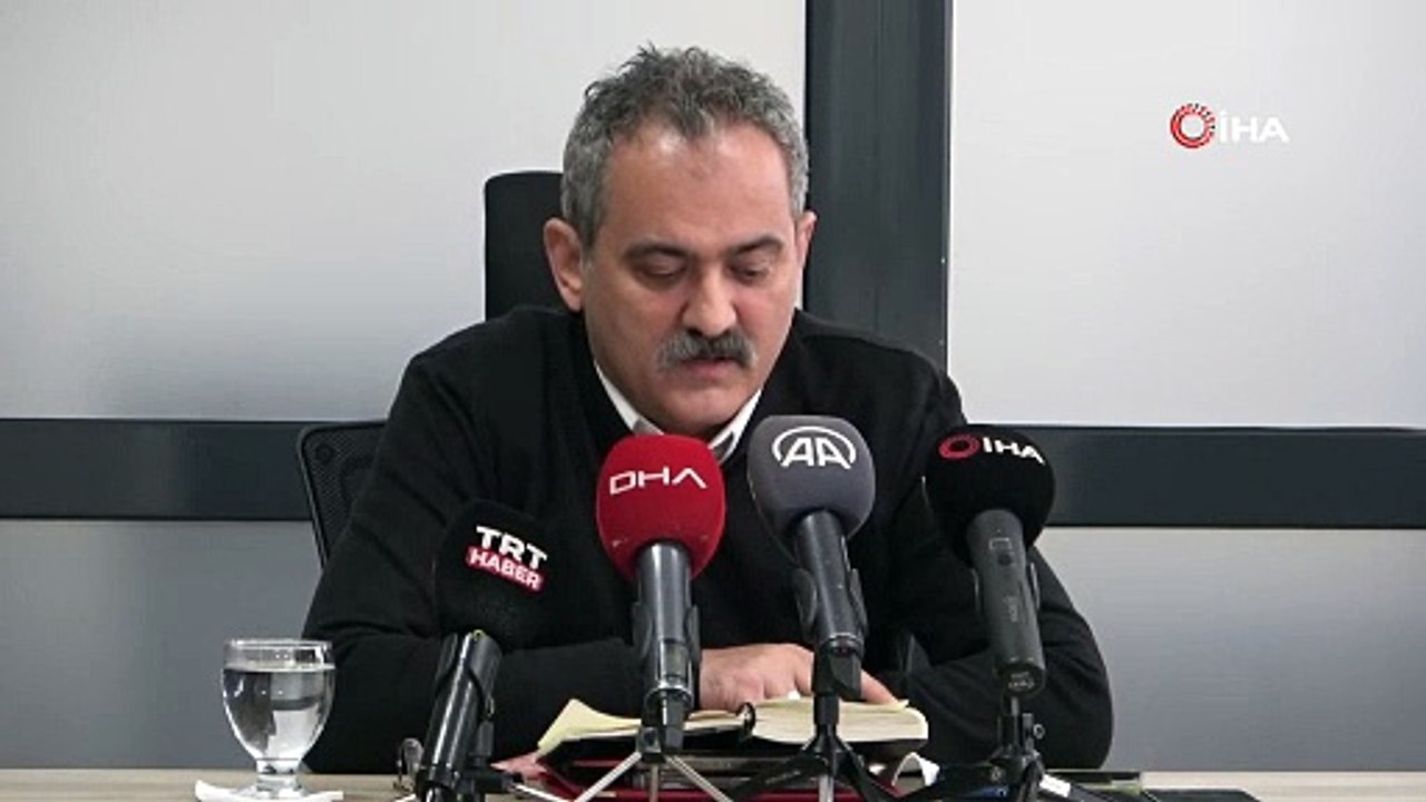 Deprem bölgesindeki okulların açılacağı tarihi açıkladı