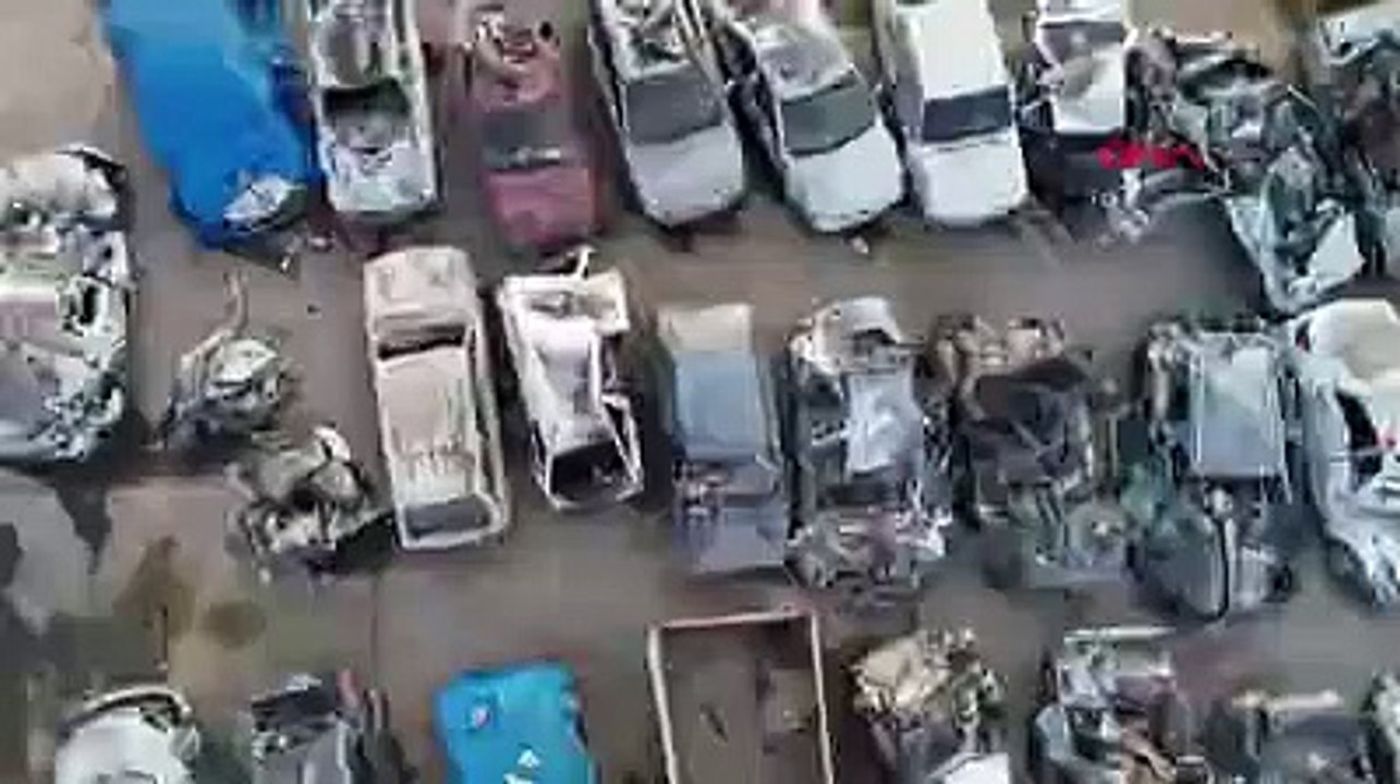 Deprem bölgesindeki araç mezarlığı havadan görüntülendi