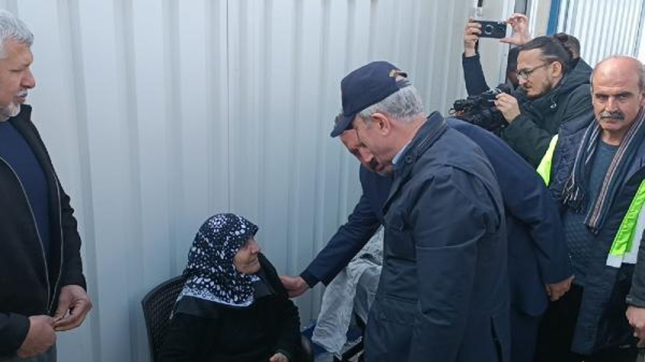 BAKAN AKAR'DAN, DEPREMİN VURDUĞU İSLAHİYE VE NURDAĞI'NA ZİYARET