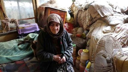 Depremzede Fatma teyze, kapkaça uğradığını gözyaşları içinde anlattı