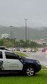 Chuva causa alagamento em elevado de Florianópolis