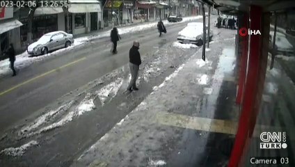 Depremde 13 kişinin öldüğü bina böyle çöktü