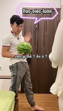 Lỡ dại khi cho rằng mang thai không mệt, chàng trai liền được vợ cho mang dưa hấu, trải nghiệm thiên chức làm mẹ