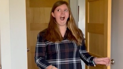 Parents Who Adopted Harry Potter Fan Surprise Her With Hogwarts Bedroom | Happily TV