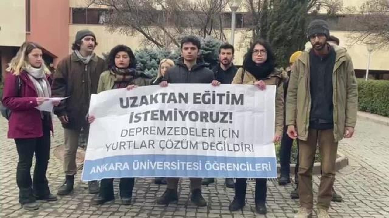 Ankara Üniversitesi Öğrencilerinden 'Uzaktan Eğitim' Protestosu: Onlarca TOKİ Konutları, Oteller Varken İlk Tercih Edilen Yerin Kyk Yurtları Olması...