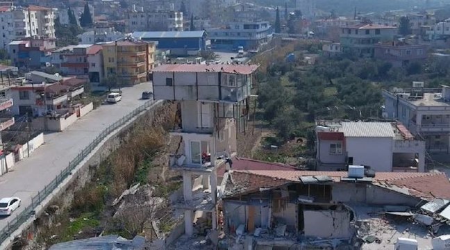 Yerle bir olan Hatay’dan şaşırtan görüntü…