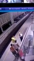 Homens agridem vigilante com chute na cabeça e tem arma furtada em estação