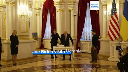 "Un año después, Kiev aguanta. Y Ucrania está de pie. La democracia aguanta", Joe Biden desde Kiev
