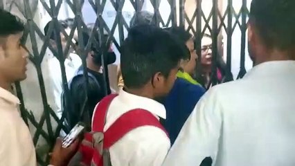 मांगे पूरी नहीं होने पर स्टूडेंट्स ने प्राचार्य कक्ष के लगाया ताला, देखे वीडियो
