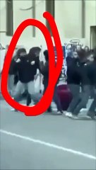 Tafferugli al liceo Michelangiolo di Firenze, nuovo video: "Rissa, non spedizione punitiva"