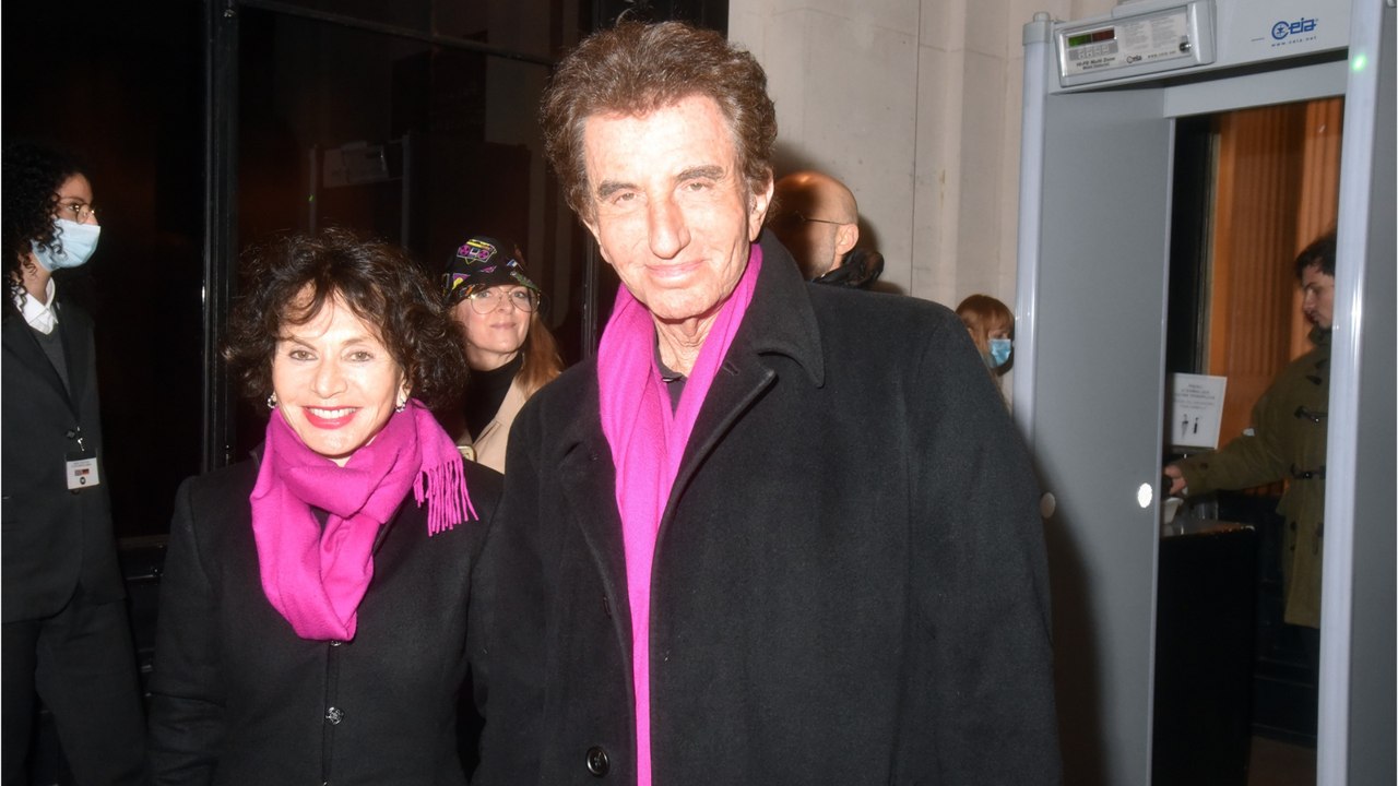 GALA VIDEO - Jack Lang en couple avec Monique depuis ses études, rare sortie de son épouse : “Je l’ai à l’œil !”