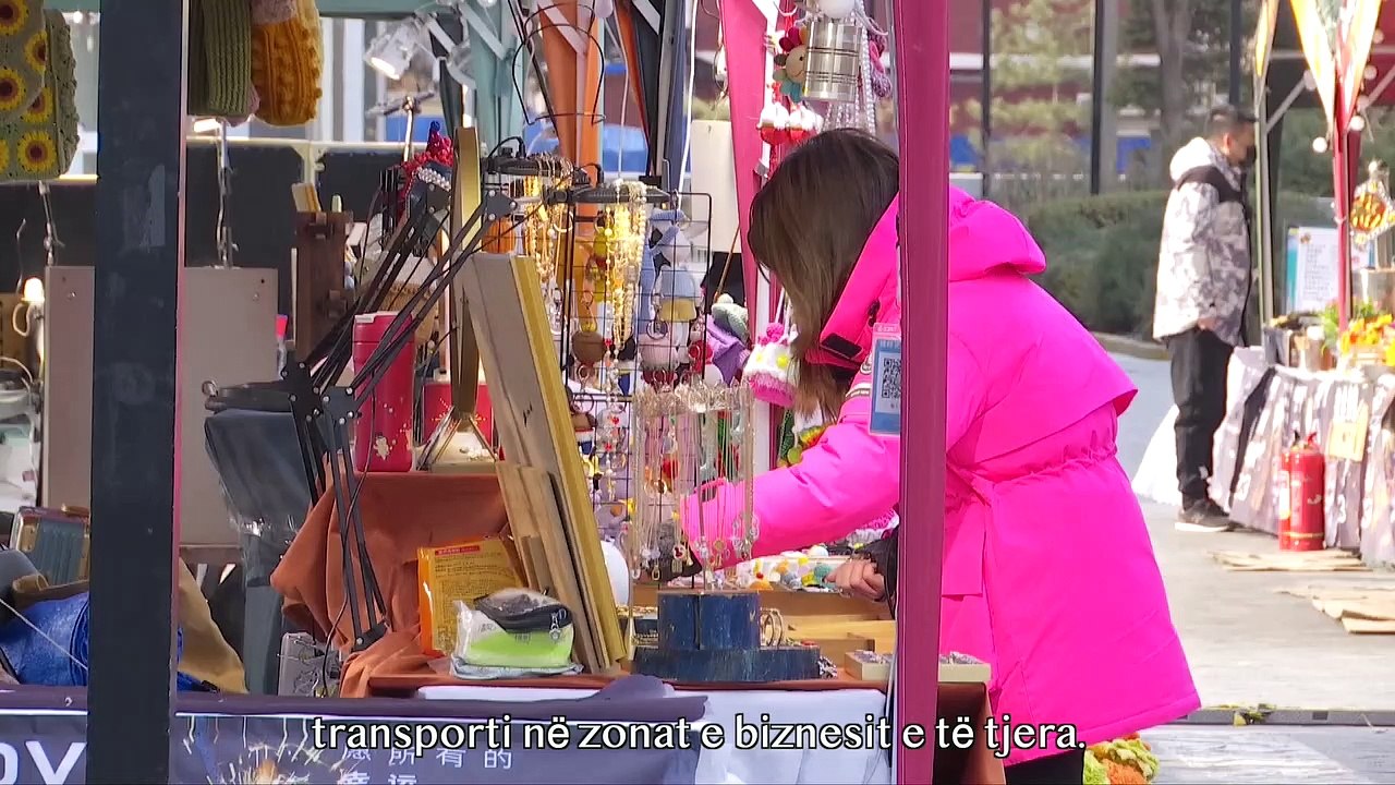 Rikthehen tregjet e rrugëve në kryeqytet