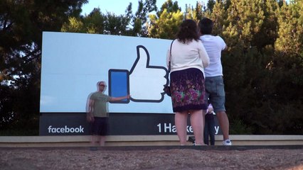 ميتا تغيّر استراتيجيتها باعتماد صيغة اشتراك لقاء رسم في فيسبوك وإنستغرام