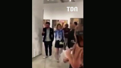 En plein vernissage, elle brise une œuvre à 40 000 dollars
