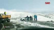 السلطات تستعين بكاسحات الثلوج لفك العزلة عن سكان إقليم ميدلت