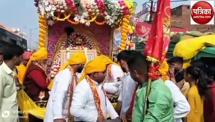 "श्री श्याम निशान यात्रा" निकाली गई, भक्तों में रथ खींचने की होड़