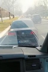 BAKIRKÖY'DE OTOMOBİL SÜRÜCÜSÜ SİRENLERİ ÇALAN AMBULANSA YOL VERMEDİ