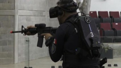 Città del Messico, poliziotti s'addestrano con la Realtà Virtuale