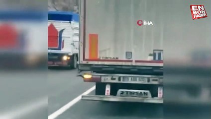 Artvin-Ardahan karayolunda bir saat arayla ikinci heyelan