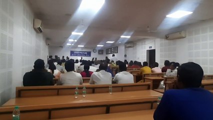 Bhilai हो हल्ला के बीच मेज थपथपाते हुए सफाई के ठेके को किया पास