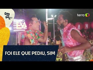 Banda Eva toca hit a pedidos de apresentador do Terra