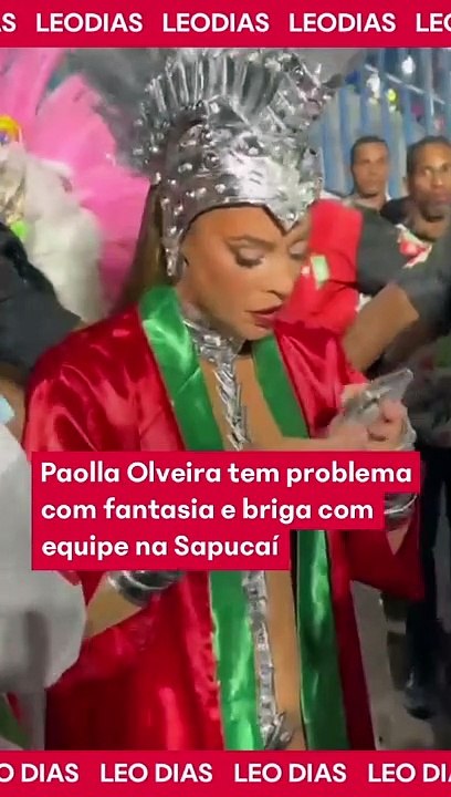 Paolla Oliveira viveu momentos tensos na concentração da Grande Rio na primeira noite de desfiles do Grupo Especial do Rio, neste domingo (19/2). A Rainha de Bateria da escola percebeu que a roupa estava aberta e gritou com a assessora, que não queria faz