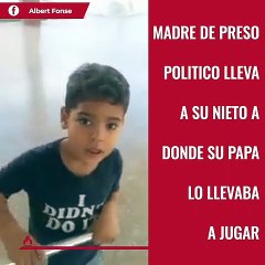 Madre de preso político lleva a su nieto a donde su papá lo llevaba a jugar.