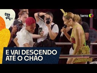 Fã surpreende Claudia Leitte ao cantar e dançar 'Baldin de Gelo'