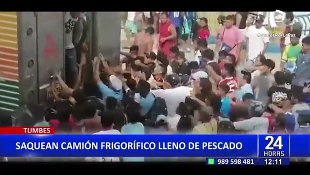 Caos en Tumbes: turba saquea camión frigorífico lleno de pescado