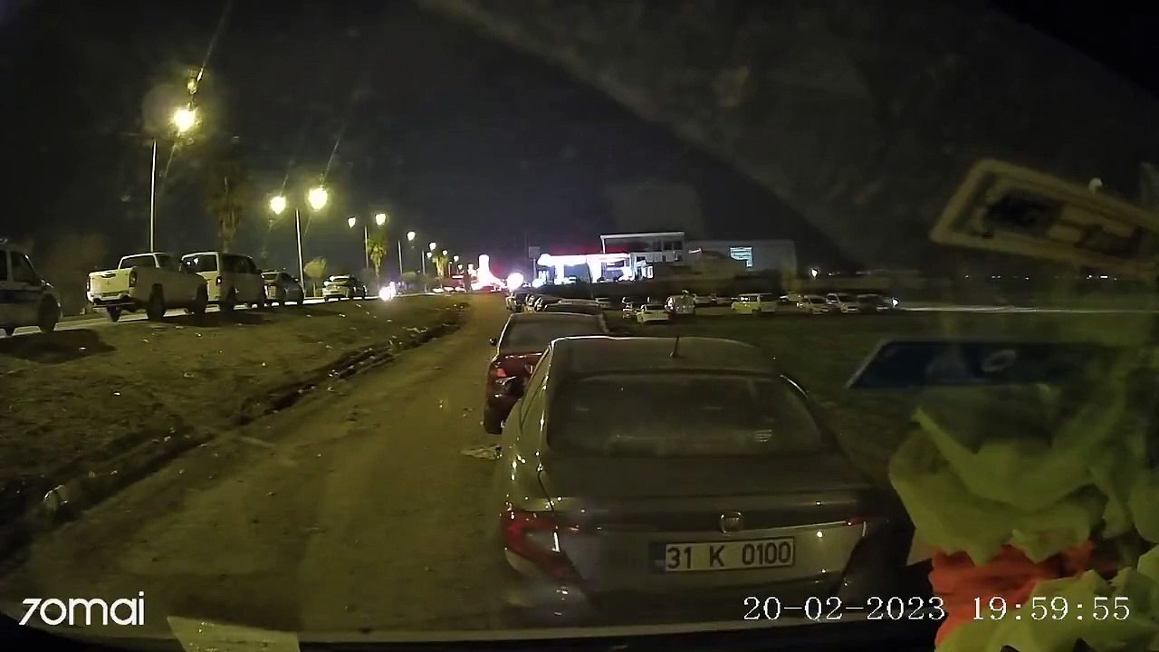 Hatay'daki depremin görüntüsü araç kamerasına böyle yansıdı